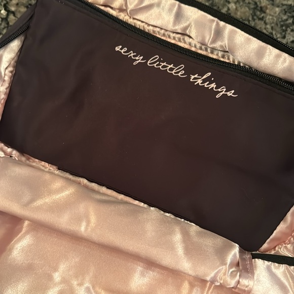 Victoria’s Secret lingerie travel bag - Picture 12 of 13